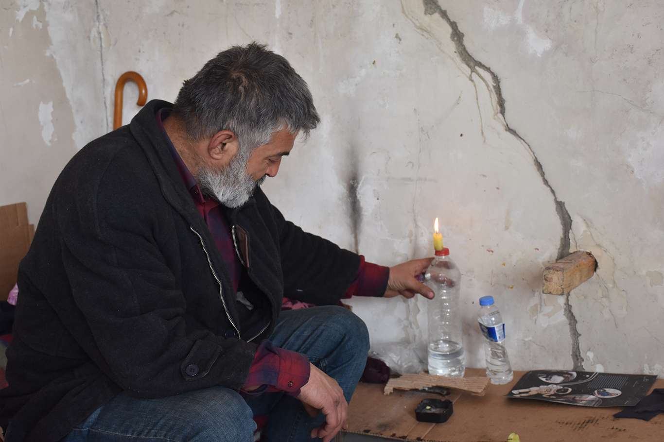 Adana'da 47 yaşındaki adam beş aydır metruk binada yaşıyor Adana'da 47 yaşındaki adam beş aydır metruk binada yaşıyor
